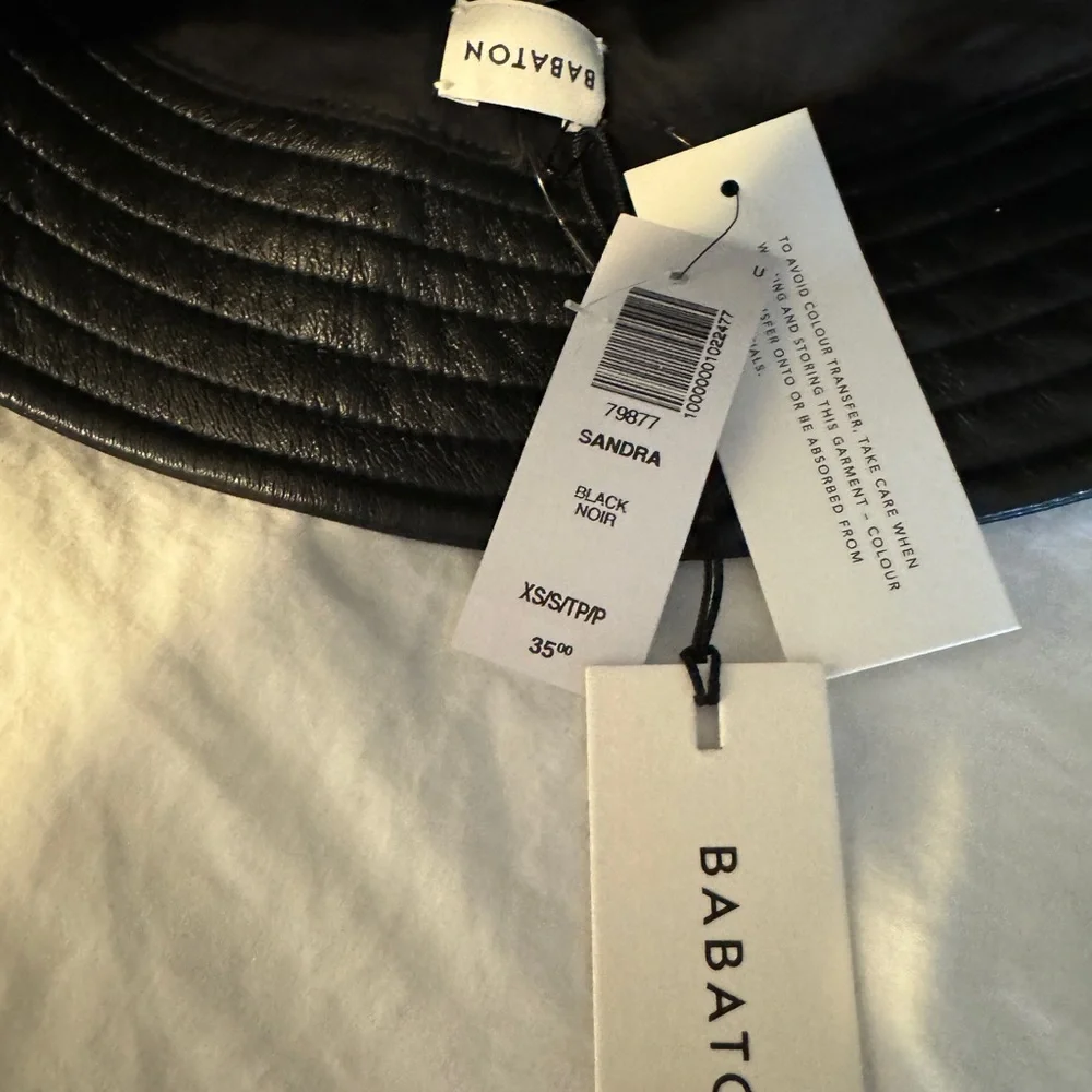 Aritzia Babaton Faux Leather Bucket Hat - Picture 4 of 7